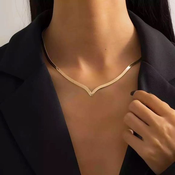 "Weekender" Minimalist Choker Business Casual-Weekend Gold Silver Gift Necklace - Picture 3 of 10